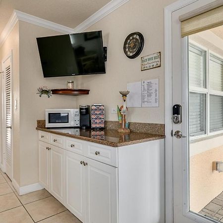 Walkable To Restaurants And Steps To The Beach! - Coconut Villa'S Suite 10 St. Pete Beach Eksteriør bilde