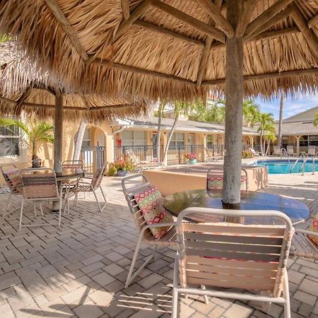 Walkable To Restaurants And Steps To The Beach! - Coconut Villa'S Suite 10 St. Pete Beach Eksteriør bilde