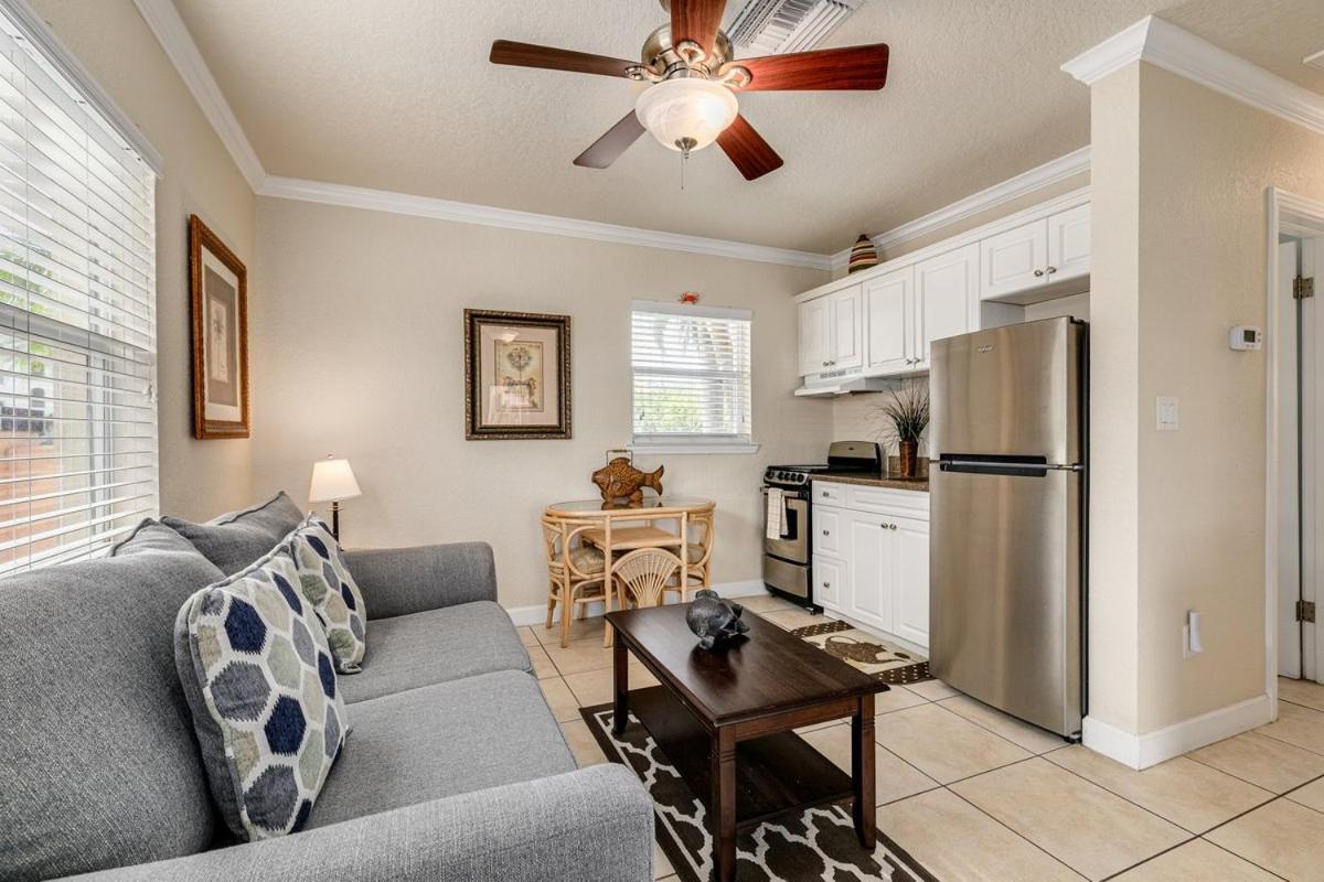 Walkable To Restaurants And Steps To The Beach! - Coconut Villa'S Suite 10 St. Pete Beach Eksteriør bilde