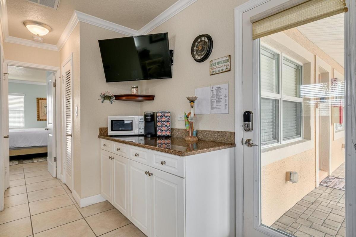 Walkable To Restaurants And Steps To The Beach! - Coconut Villa'S Suite 10 St. Pete Beach Eksteriør bilde