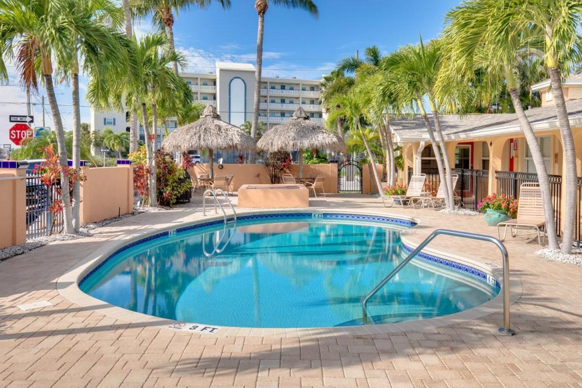 Walkable To Restaurants And Steps To The Beach! - Coconut Villa'S Suite 10 St. Pete Beach Eksteriør bilde