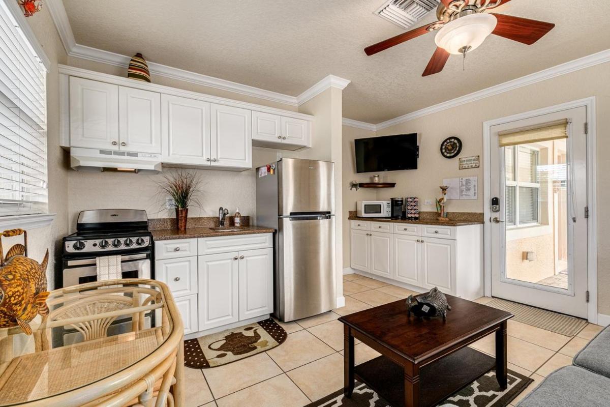 Walkable To Restaurants And Steps To The Beach! - Coconut Villa'S Suite 10 St. Pete Beach Eksteriør bilde